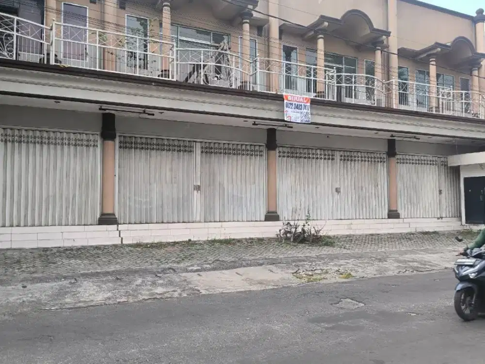 Ruko Jejer 3 Unit (Boleh Dibeli Satuan di Pare Kediri, Hadap Utara, Parkir Mobil 6 Unit, Row Jalan Aspal 2 Mobil Longgar