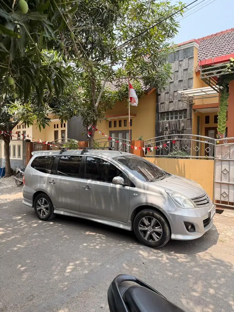 Nissan Grand Livina HWS AT 2011 ANNIV 10th
