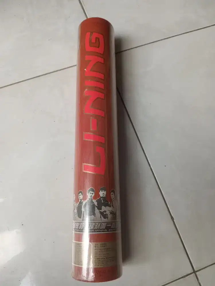 Suttlecock-bola badminthon merk Lining original