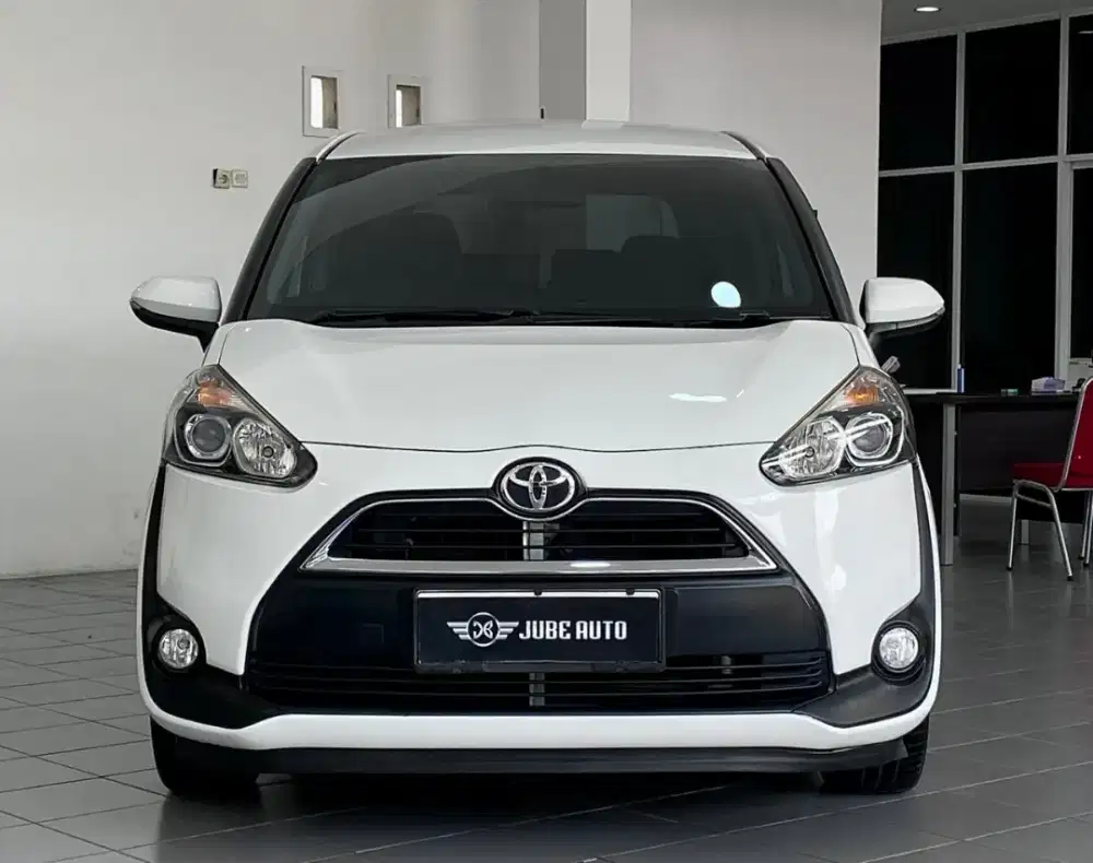 LOW KM TOYOTA SIENTA 1.5 V CVT 2018