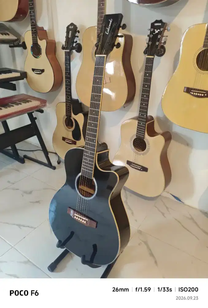 Gitar akustik lakewood pabrikan