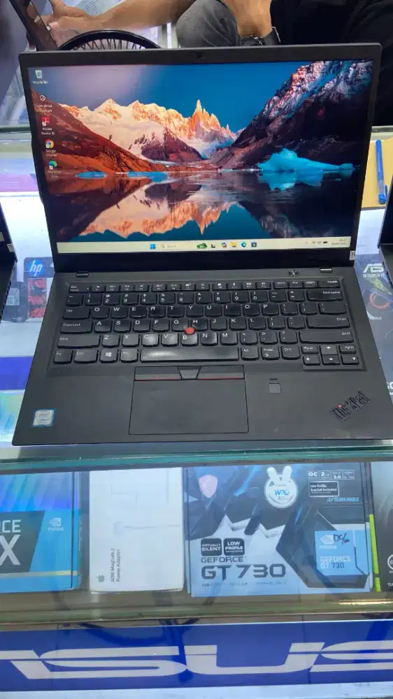 LENOVI THINKPAD CORE  i7 gen 8 ram 16 /256
