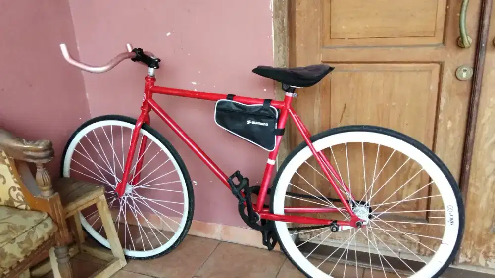 fixie ukuran m barang mulus baret pemakian