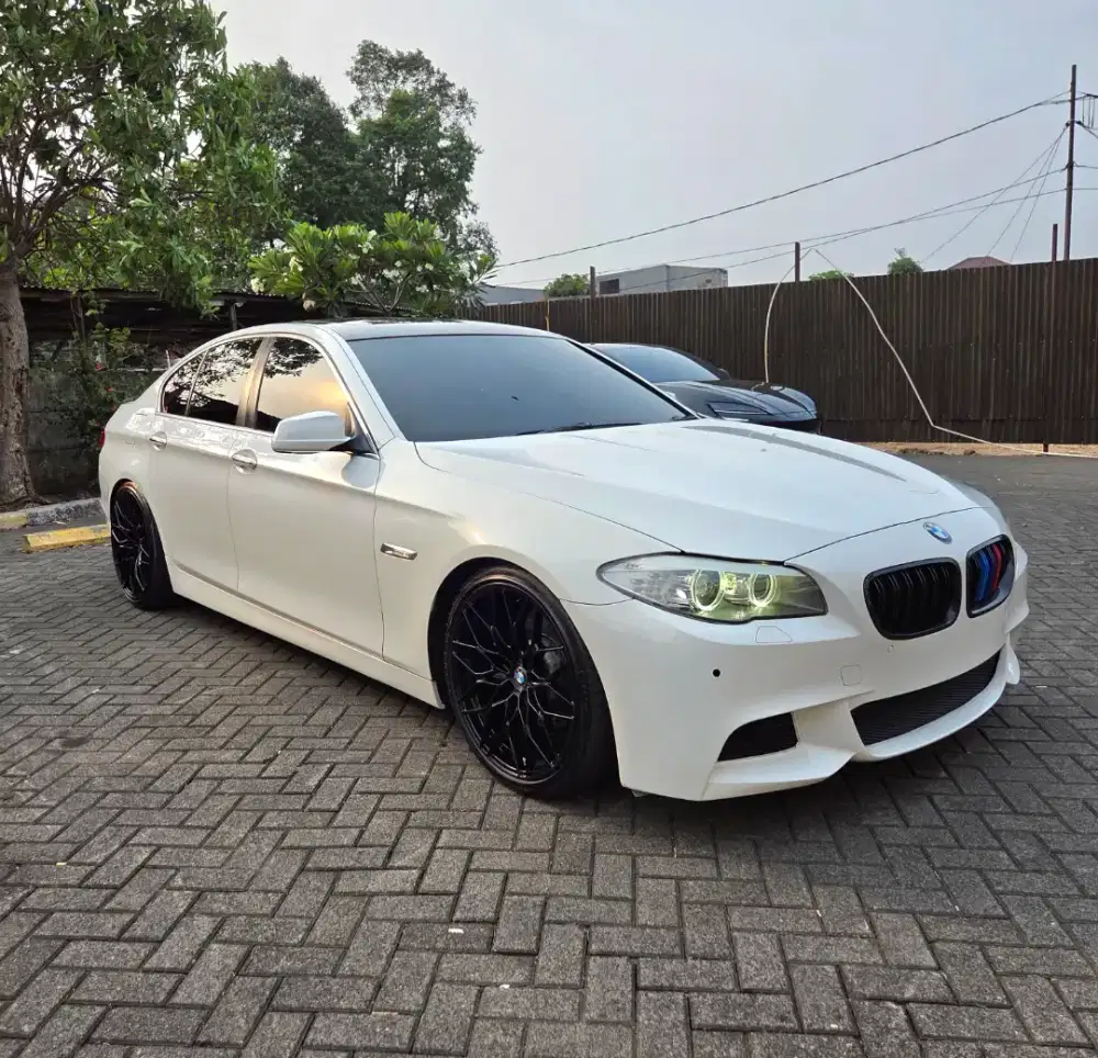 ( HARGA CASH TERMURAH ) BMW 520i F10 2012/2013