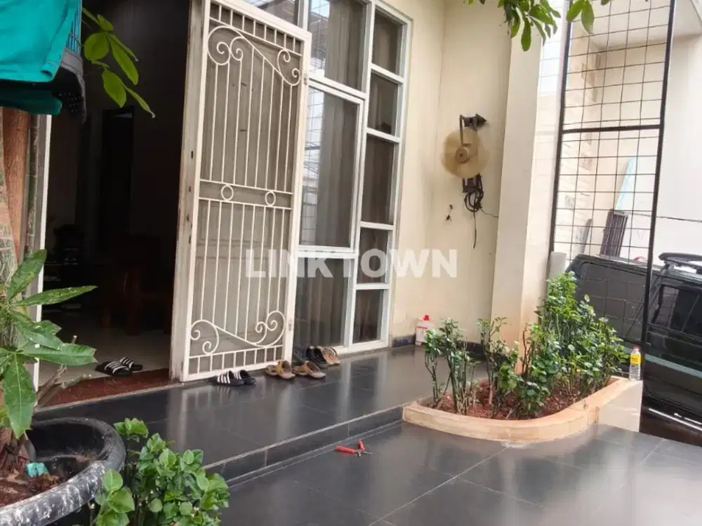 Dijual Rumah 2 Lantai Jakarta Pusat SHM
