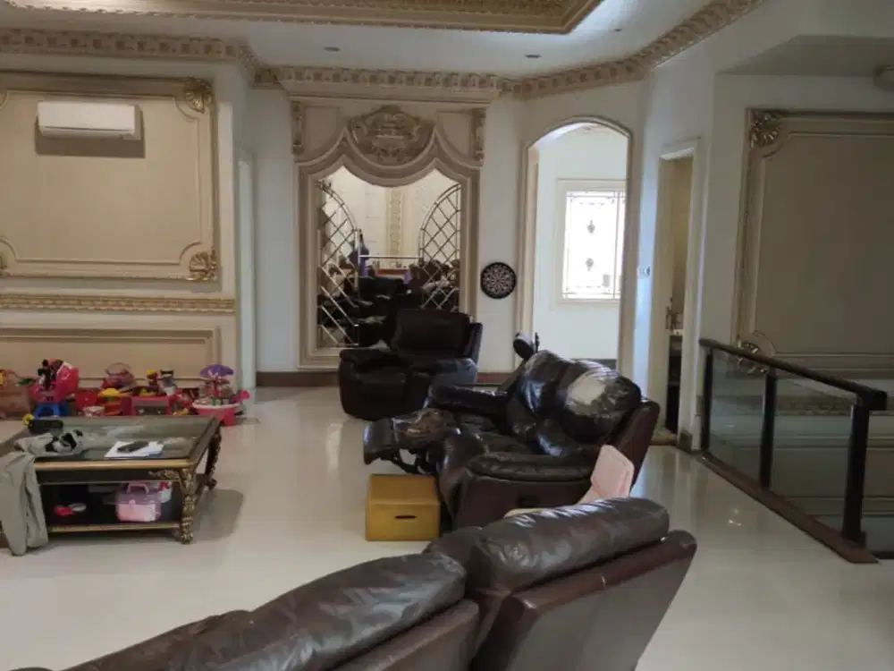 Dijual Rumah di Komplek Taman Palem Lestari Jakarta Barat