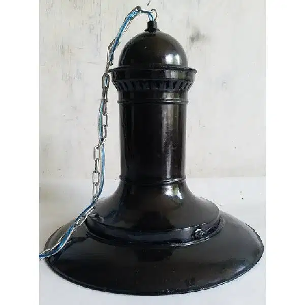 Vintage antik lampu gudang milik perusahaan pada masa kolonial Belanda
