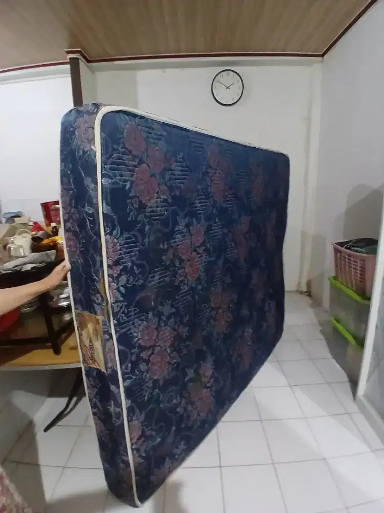 Kasur Spring Bed Besar Bekas