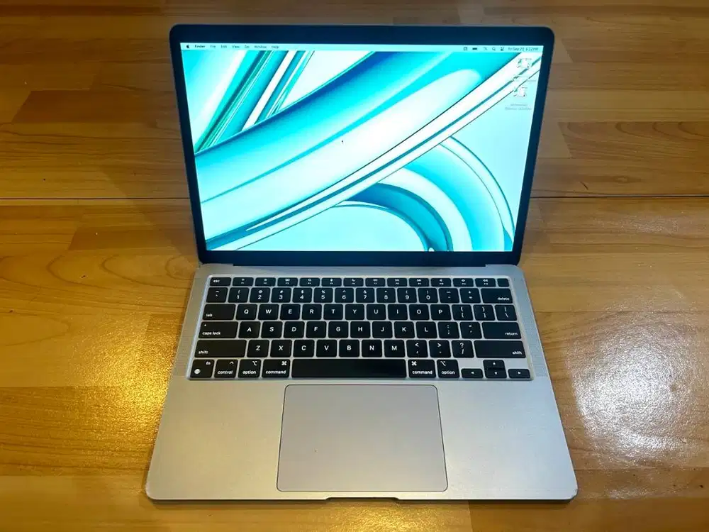 Macbook Air 13 Inch 2020 M1 (Minus Camera)