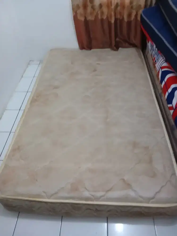 DIJUAL 3 KASUR – KONDISI MASIH BAGUS & KUAT