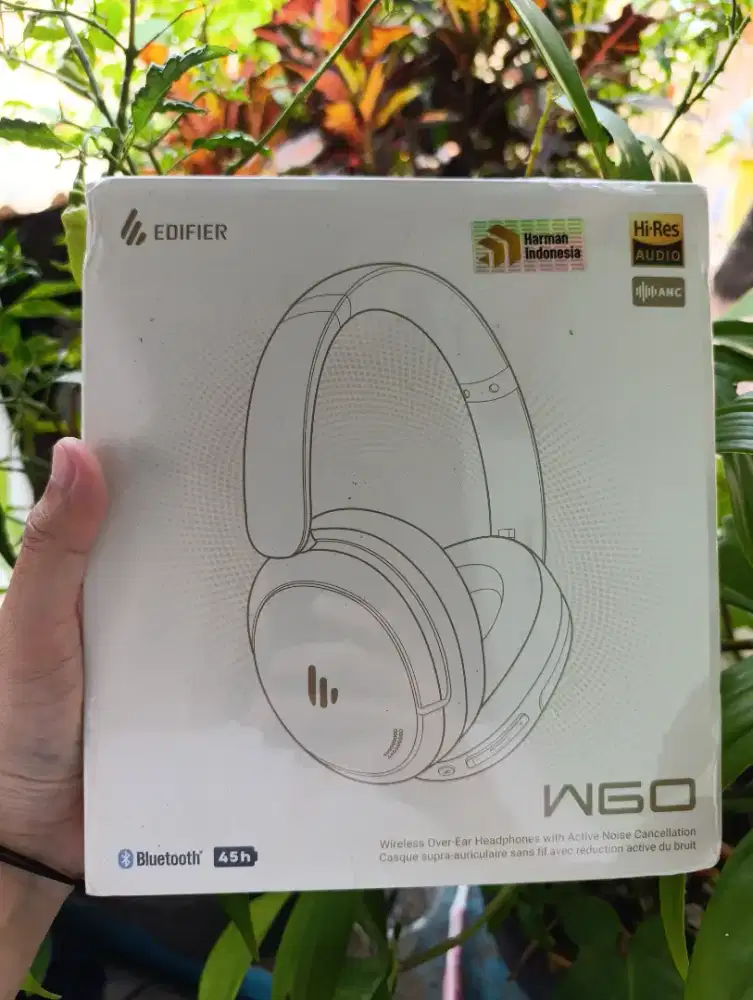 Edifier W60 Headphones white