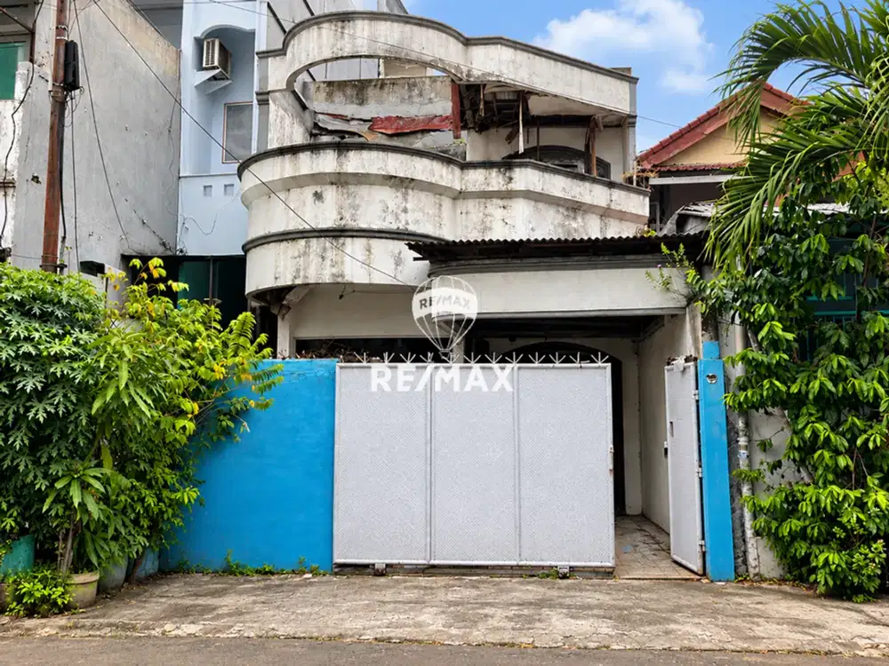 DIJUAL CEPAT RUMAH TUA HITUNG TANAH DI KEAGUNGAN TAMAN SARI JAKARTA BARAT DEKAT KE MRT FASE 2A