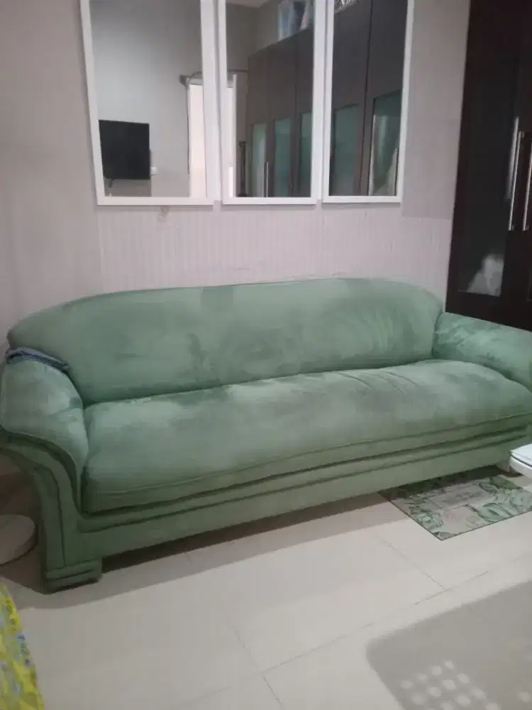 Sofa tiga dudukan jual cepat