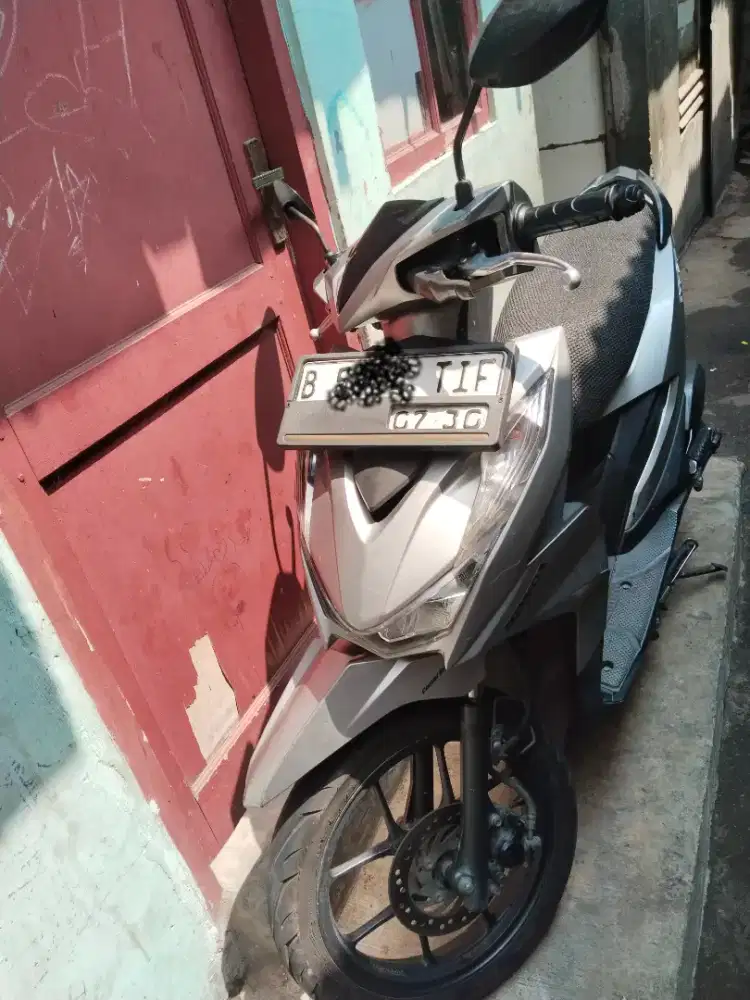 Beat deluxe 2021 silver 110cc