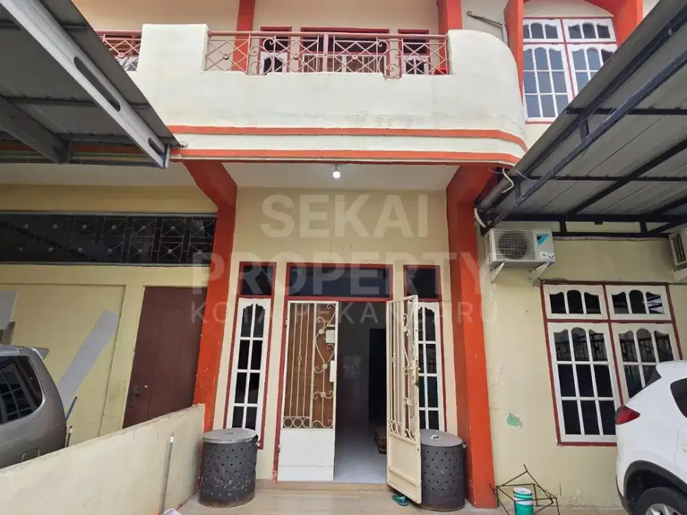 Dijual 2 Unit Gandeng Rumah 2 Lantai Tanah Luas Lokasi Dekat Jl. Riau