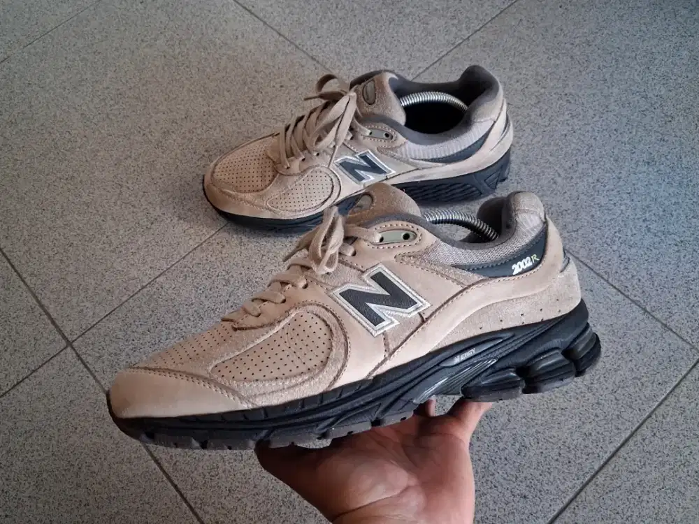 New Balance 2002R Driftwood Original
Size 43 (ada adidas nike vans)