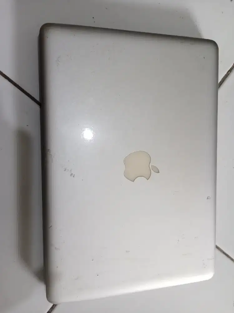 Bahan) Macbook Pro 2010, A1278 ,Matot, Body utuh, batere ada,Tanpa HD