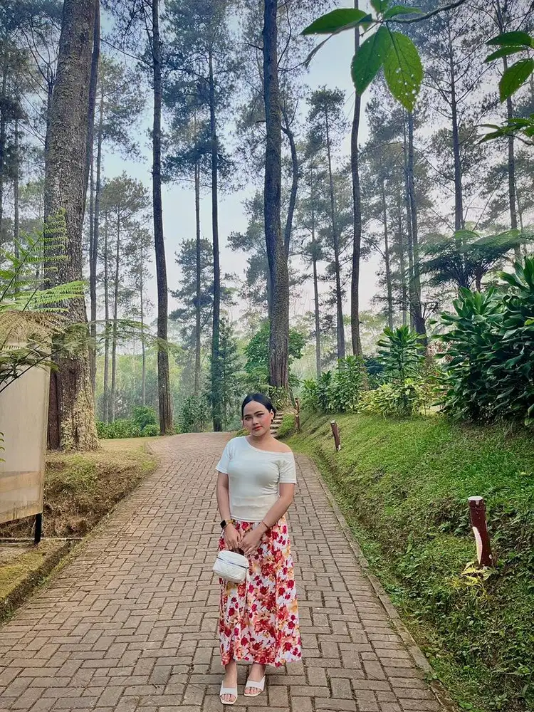 MENCARI PEKERJAAN HOST LIVE