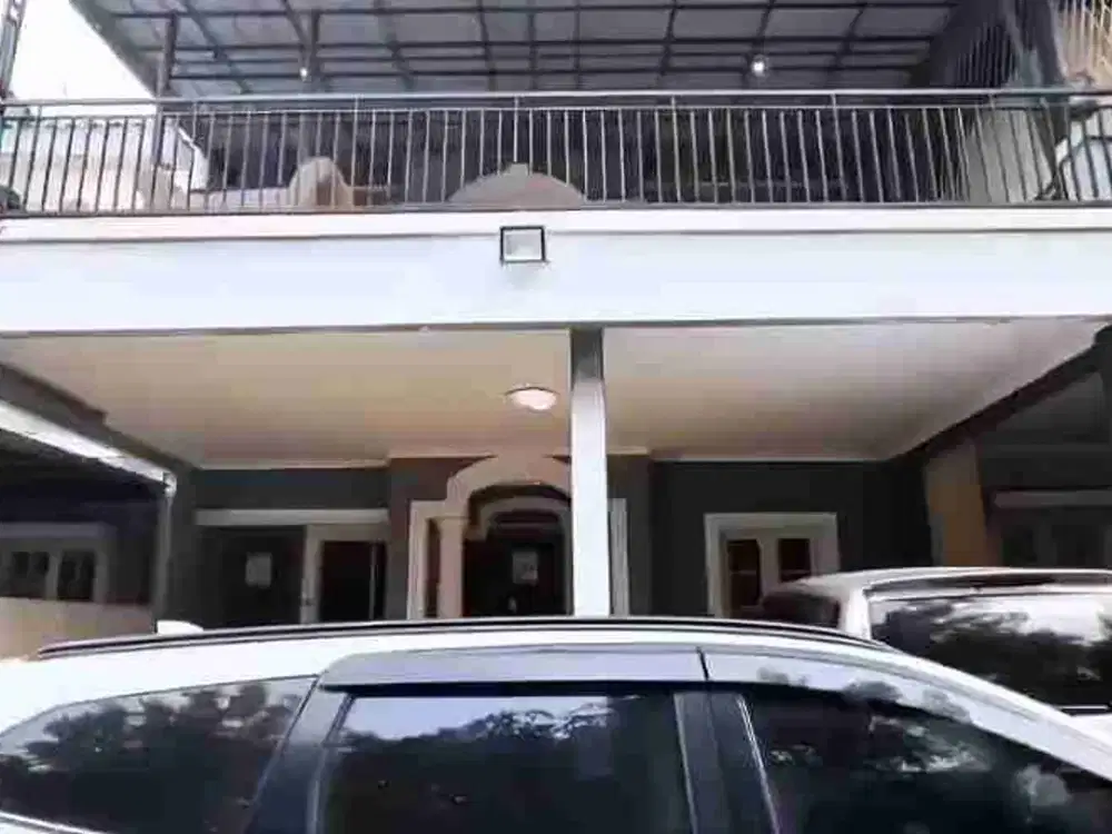 Dijual cepat rumah strategis 2 lantai di raffles hills