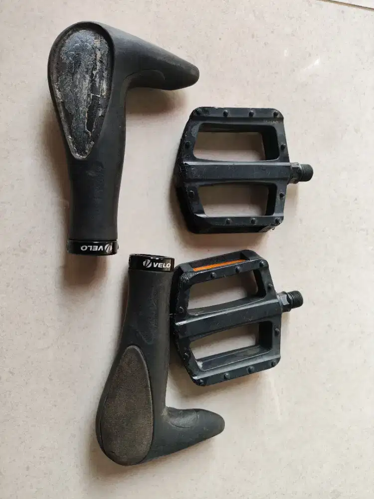 Handgrip tanduk velo plus pedal plastik