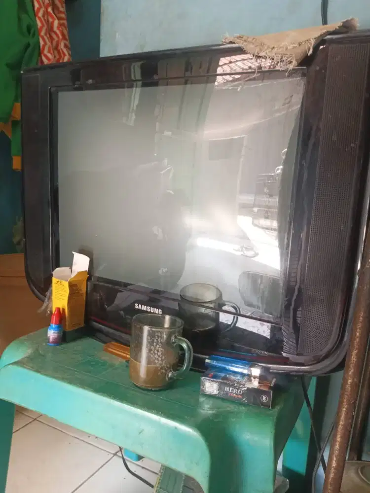 Tv Samsung datar 21inch