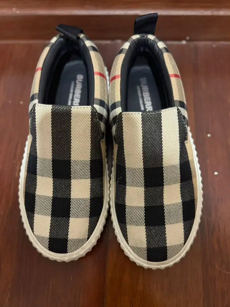 Sepatu Burberry Anak