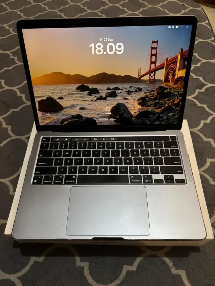 Macbook pro M2 8/256 ex Ibox Fullset