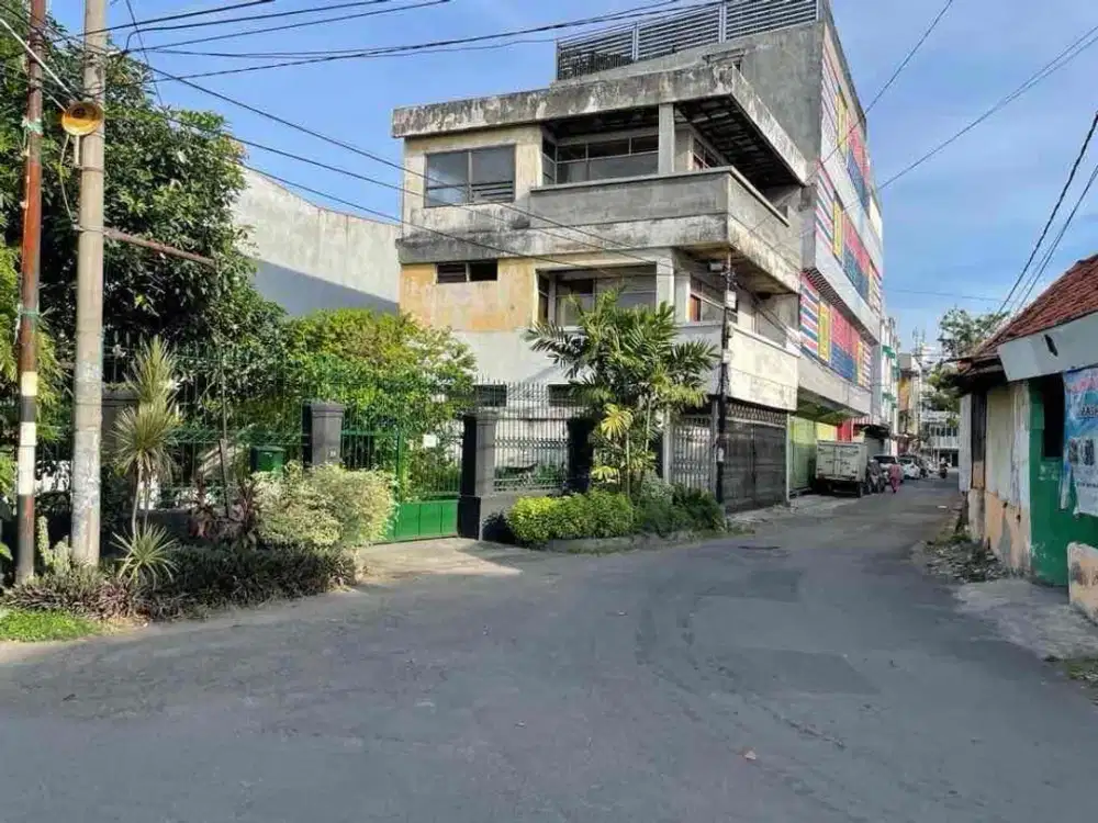 BARANG LANGKA‼ Rumah Luas di Kapasan Lor