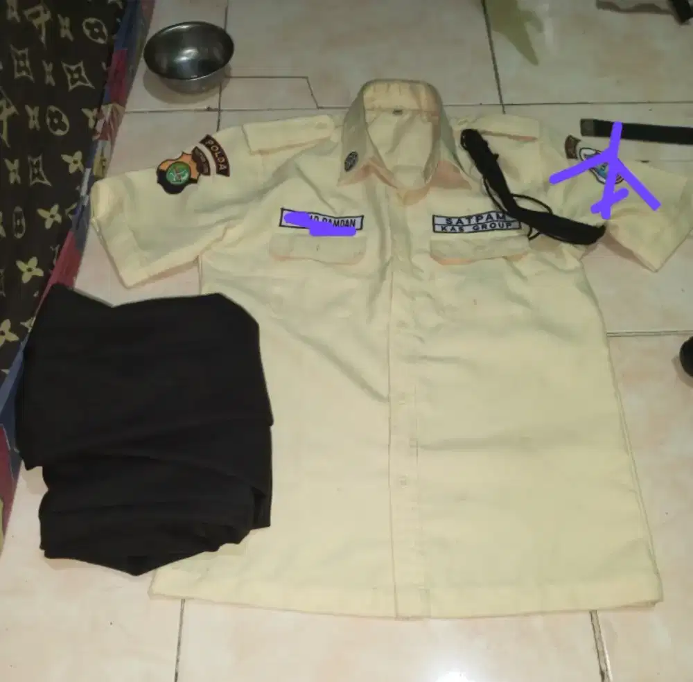Misi mau jual Seragam Satpam Pdh cream Msh Seperti baru pmakaian bru