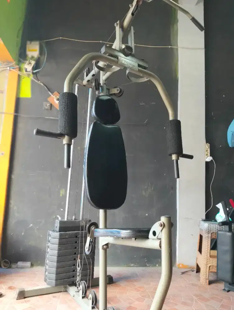 Home gym Berwyn. Alat olahraga fitnes gym