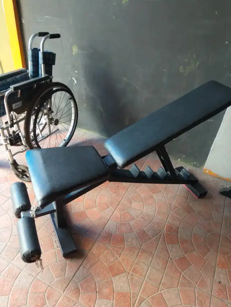 Alat olahraga. Kursi bench press
