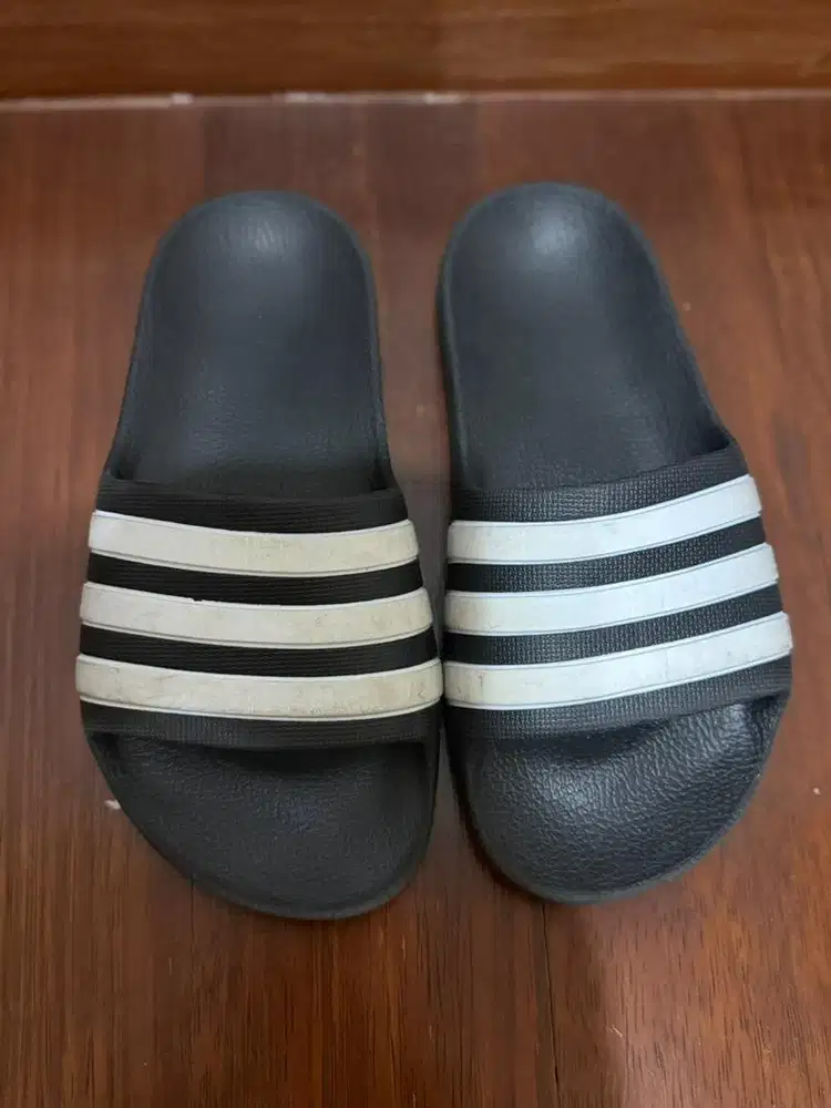 Sendal Anak Adidas