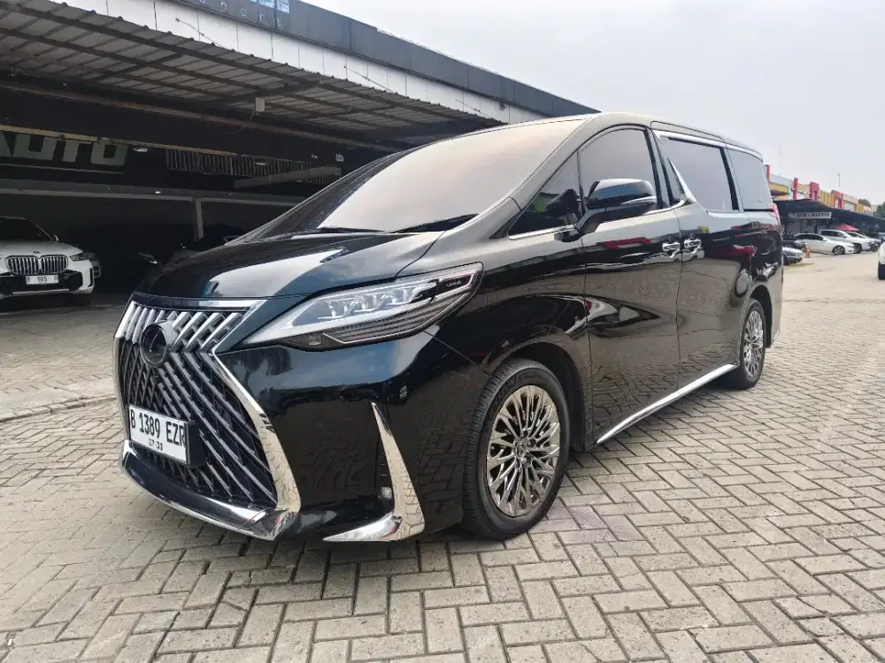 LEXUS LM350 VIP 4 SEATER AT 2023 BLACK ON BLACK SUPER MINT CONDITION