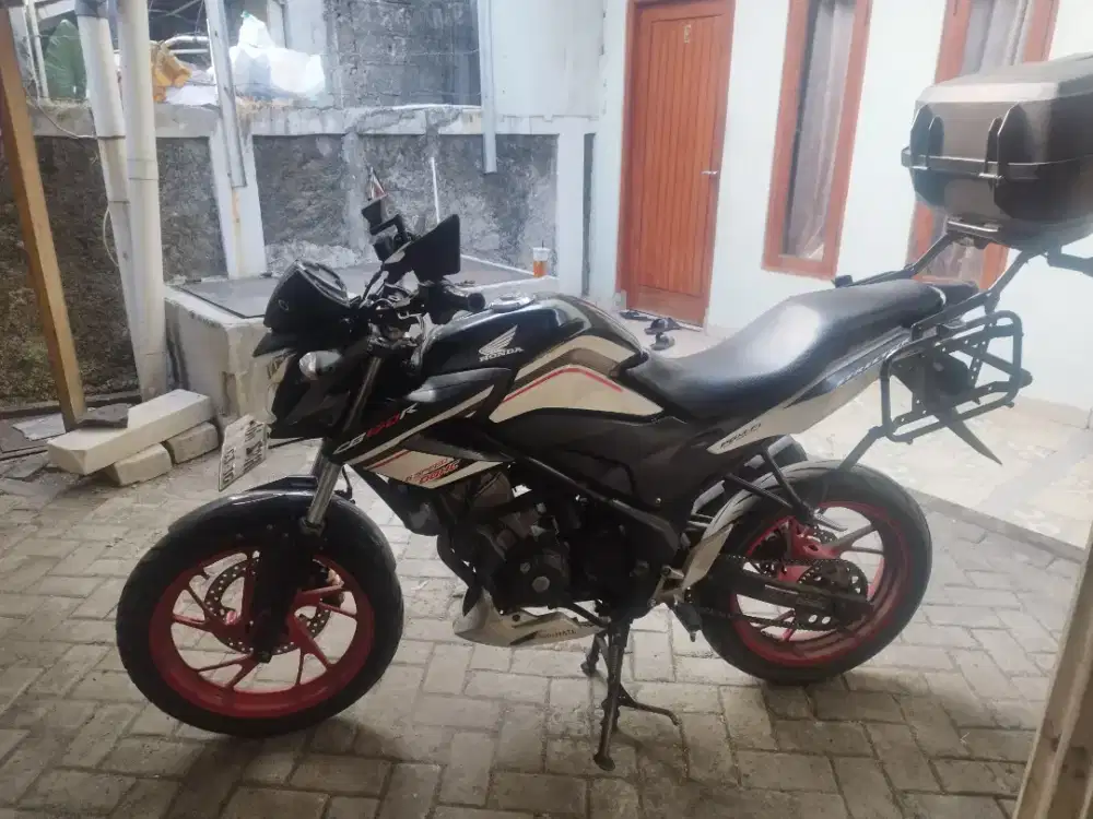 Honda CB150R 2015 Limited Edition Lengkap Pajak Hidup Panjang