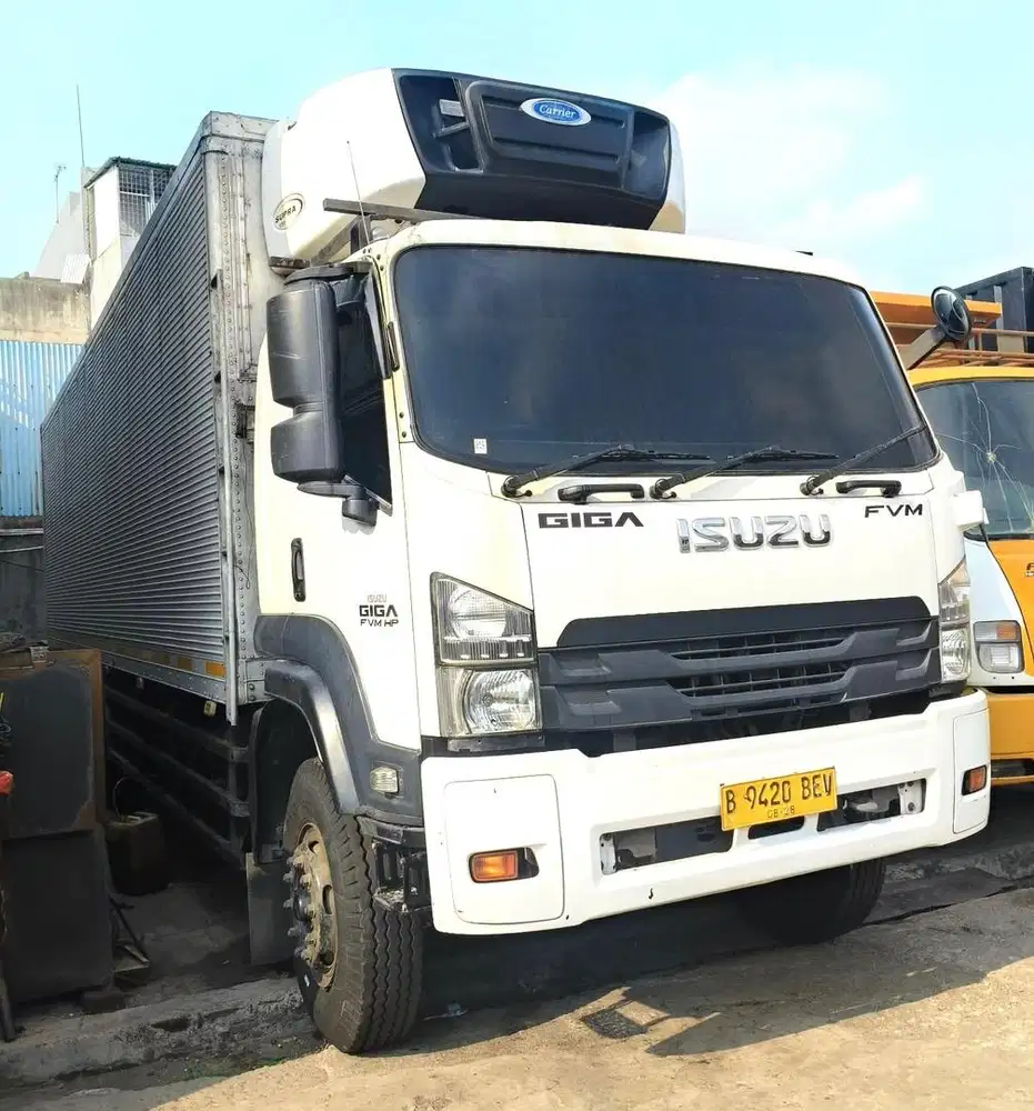 MULUS+banBARU Isuzu Giga tronton 285ps 6x2 box freezer 2023 bok frozen