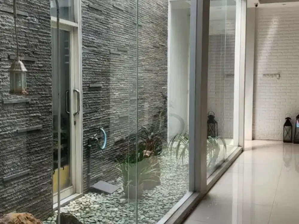 Rumah Furnished 2 Lantai Margorejo Indah Hadap Selatan Row 2,5 Mobil