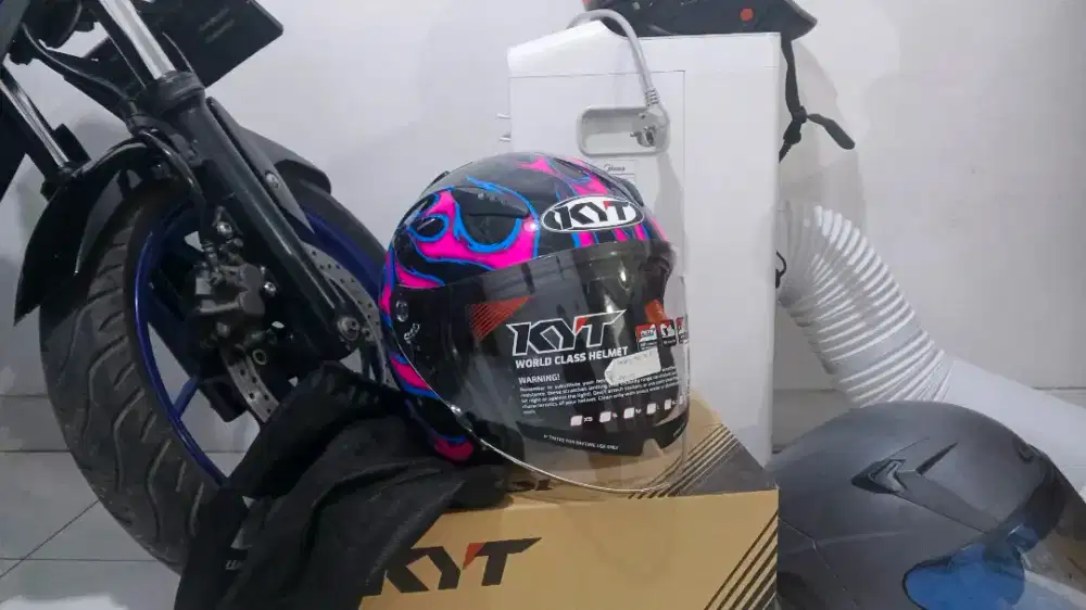 Helm KYT flat R baru