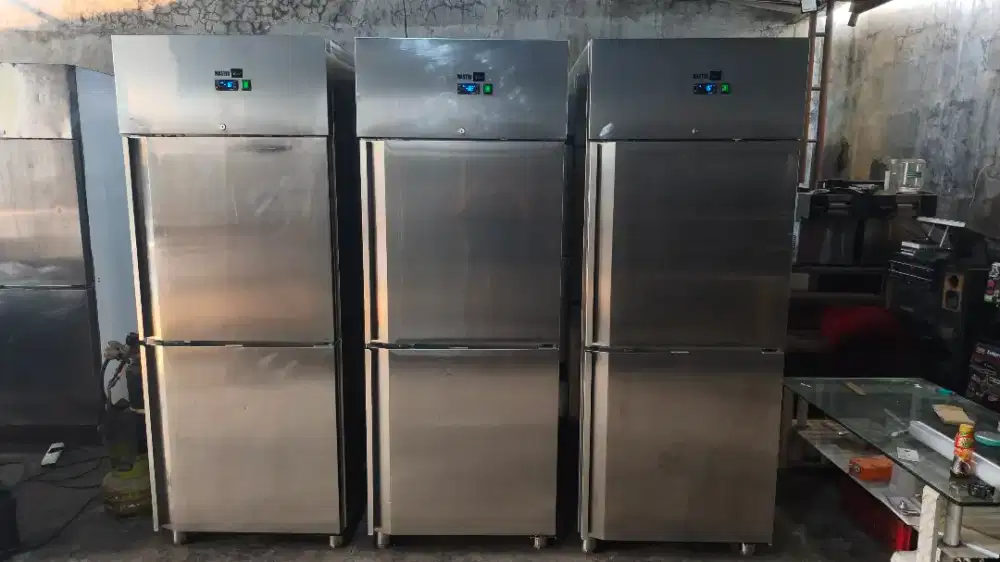 Uprigh freezer 2 pintu mulus ori