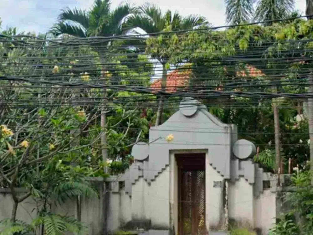 jual rumah 2 lantai luas 9 are di jln utama Puputan Renon Denpasar