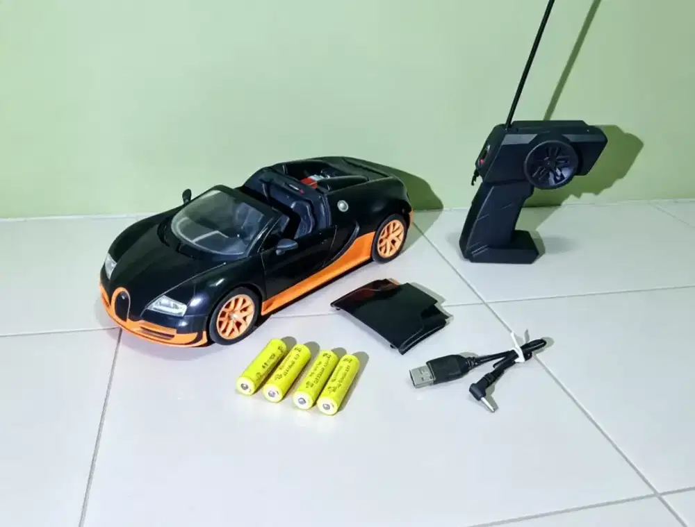 Mainan mobil remote