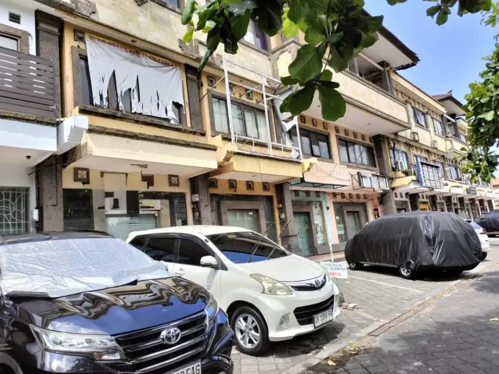 DIJUAL / DISEWAKAN — RUKO 3 LANTAI KONDISI BARU RENOVASI LOKASI KUTA