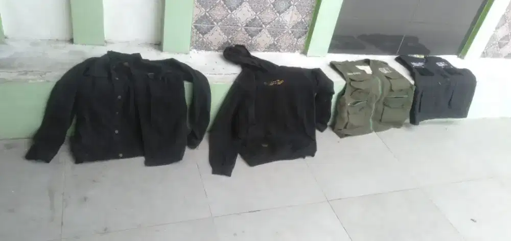 Di jual Jeket rompi 2 jeket kain 2 jeket jeans 1 murah ,meriah