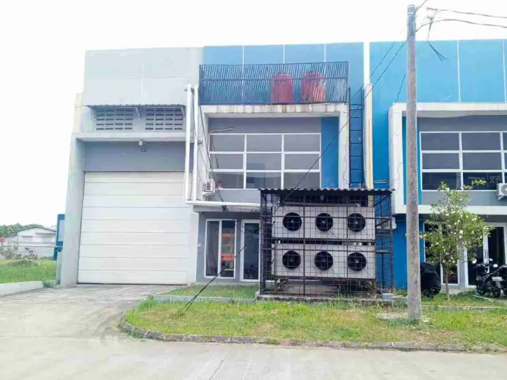 Dijual gudang posisi Hoek
