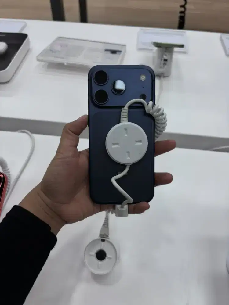 iPhone 17Pro 256gb new bergaransi resmi bisa cicilan syarat KTP