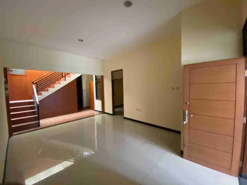 DIJUAL RUMAH TERAWAT BAGUS SIAP HUNI Di KOMPLEK MUARA