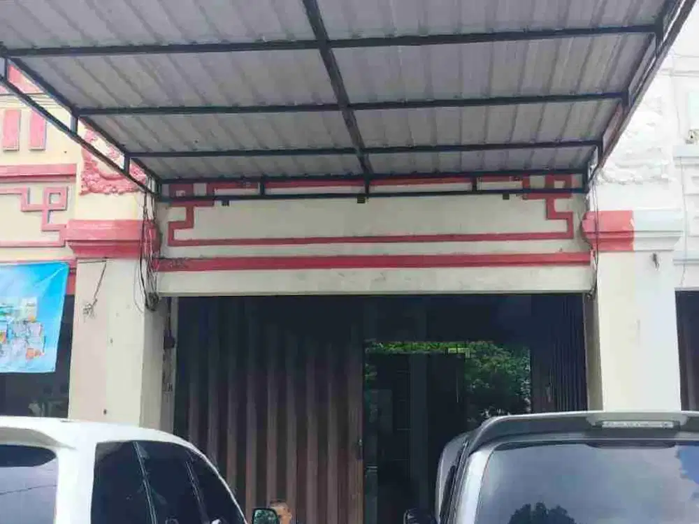 Dijual ruko murah cocok untuk usaha depan stasiun KA Purwosari Surakarta ada space lahan kosong luas untuk parkir