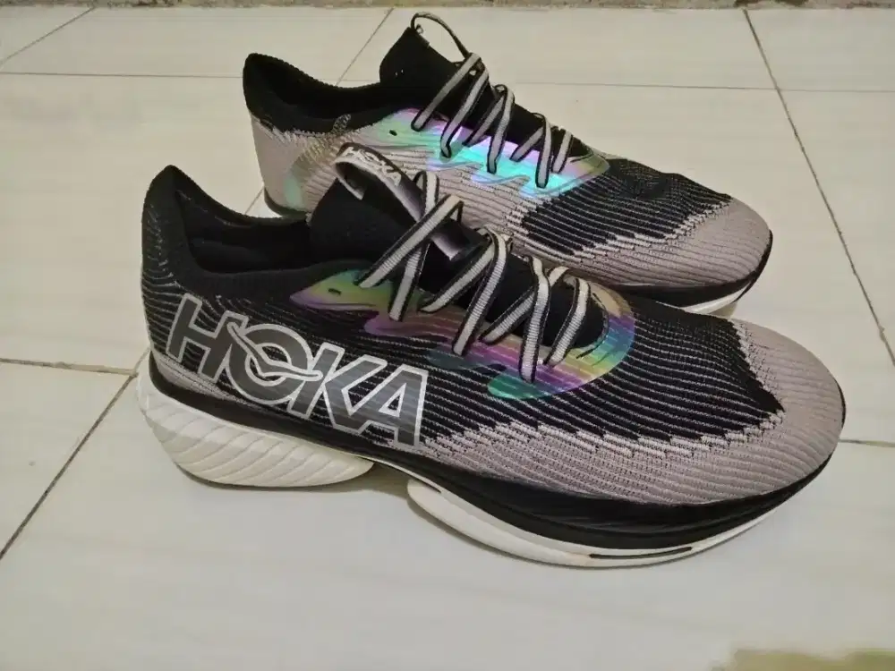 Sepatu Hoka Cielo X1