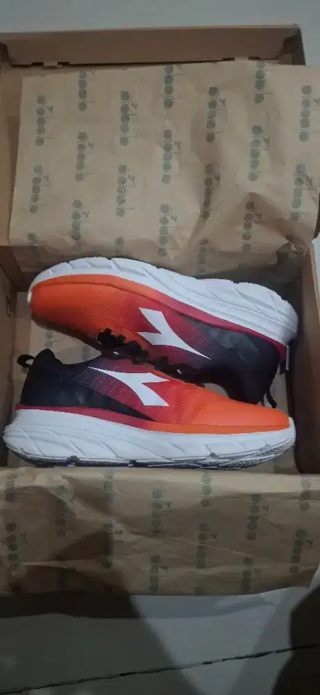 Sepatu running jogging 43 diadora pigore bu keras