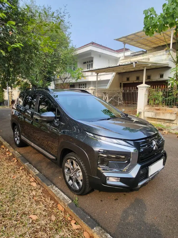 New Xpander Cross Premium Package 2023 AT - Abu Metalic
