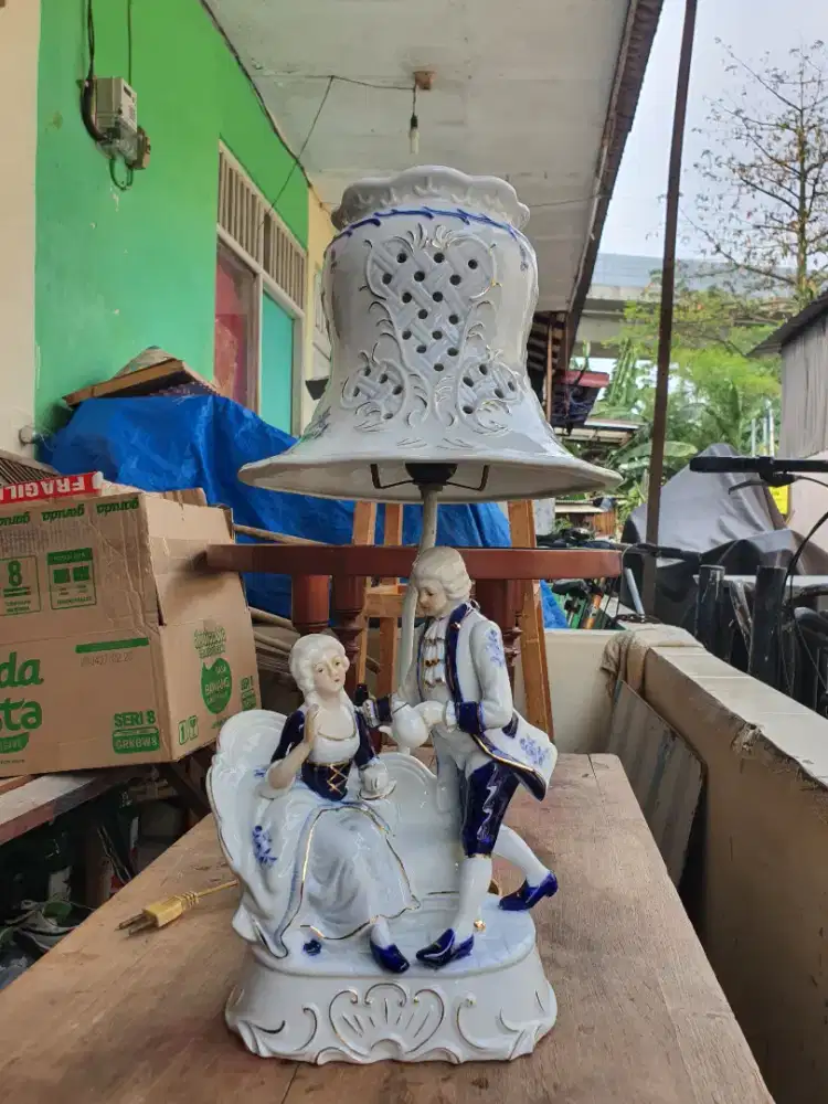 Lampu Meja Keramik Eropa